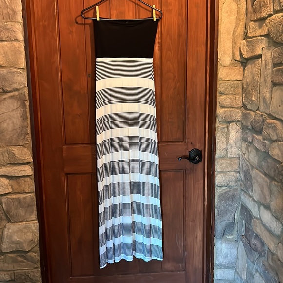 Hurley Strapless Dress - Picture 3 of 4